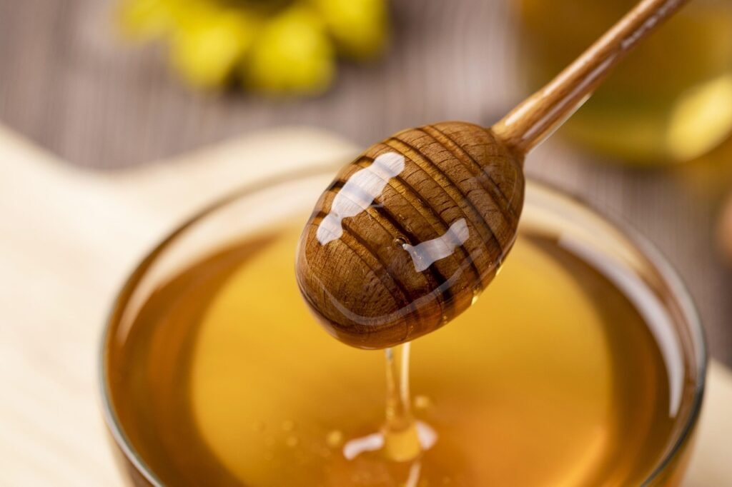 Faire du miel cru : un choix clair honey 4770245 1280